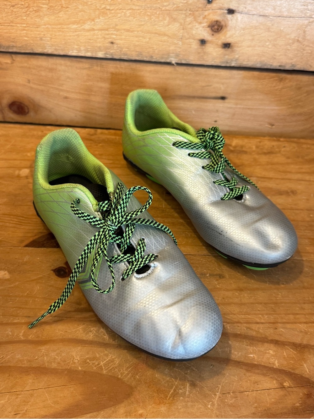 DSG Youth Ocala Soccer Cleats Silver Lime Green - Kids Size 9/10